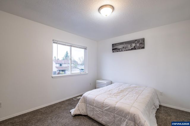 1881 Becca Ct, Albany, OR 97322