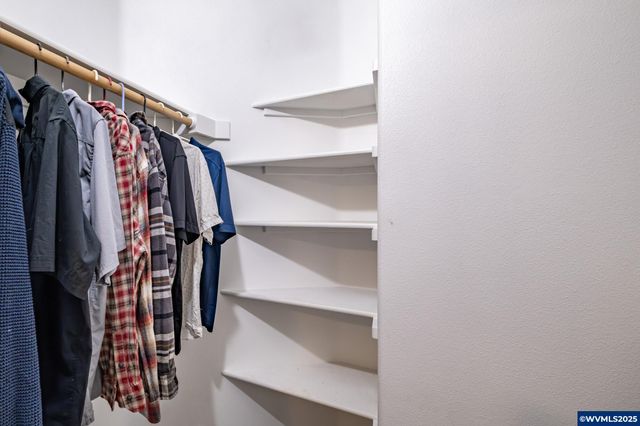 1881 Becca Ct, Albany, OR 97322