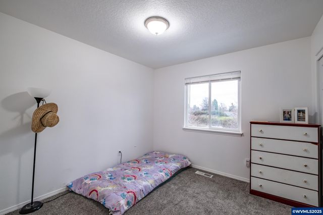 1881 Becca Ct, Albany, OR 97322