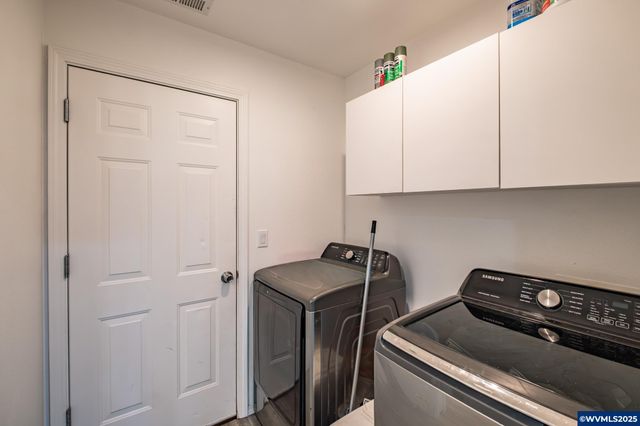 1881 Becca Ct, Albany, OR 97322