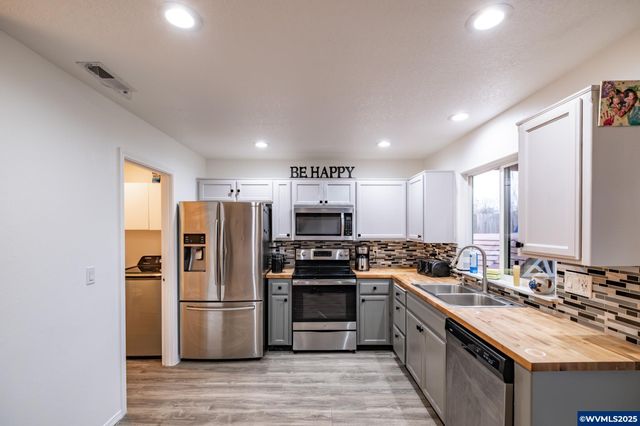 1881 Becca Ct, Albany, OR 97322