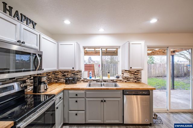 1881 Becca Ct, Albany, OR 97322