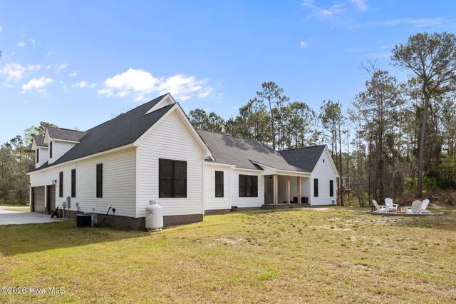 111 Blue Jay Way, Stella, NC 28582