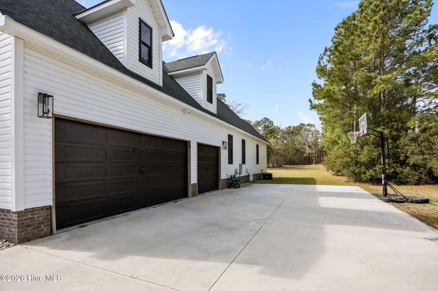 111 Blue Jay Way, Stella, NC 28582