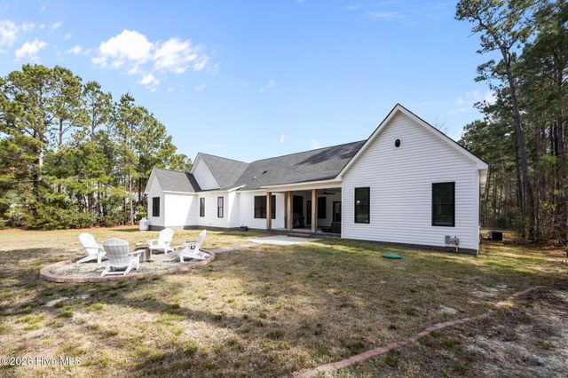 111 Blue Jay Way, Stella, NC 28582