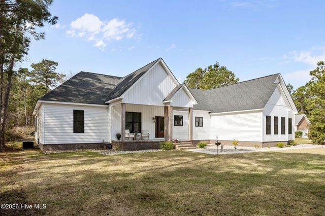 111 Blue Jay Way, Stella, NC 28582