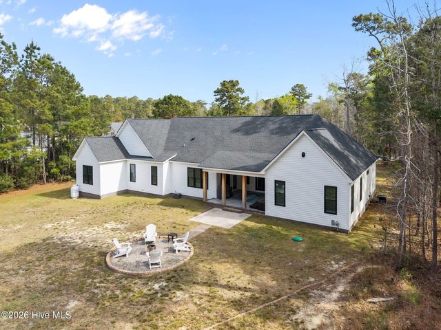 111 Blue Jay Way, Stella, NC 28582