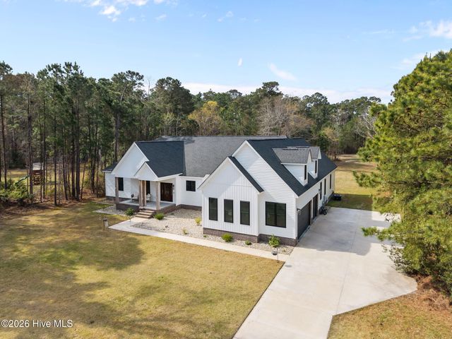 111 Blue Jay Way, Stella, NC 28582