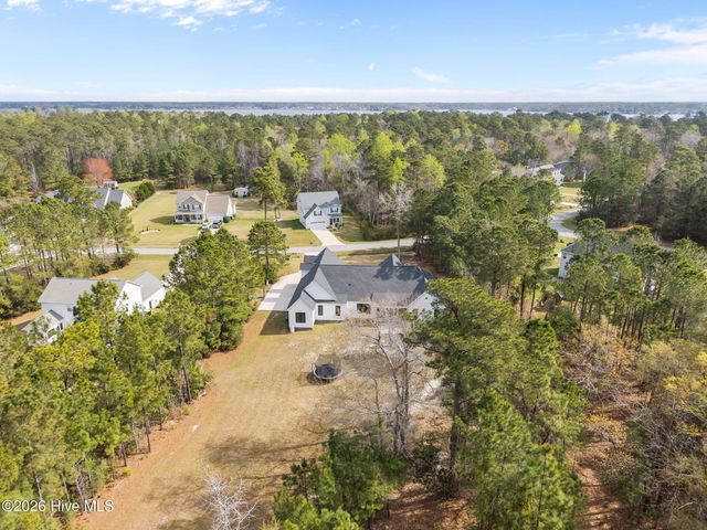 111 Blue Jay Way, Stella, NC 28582