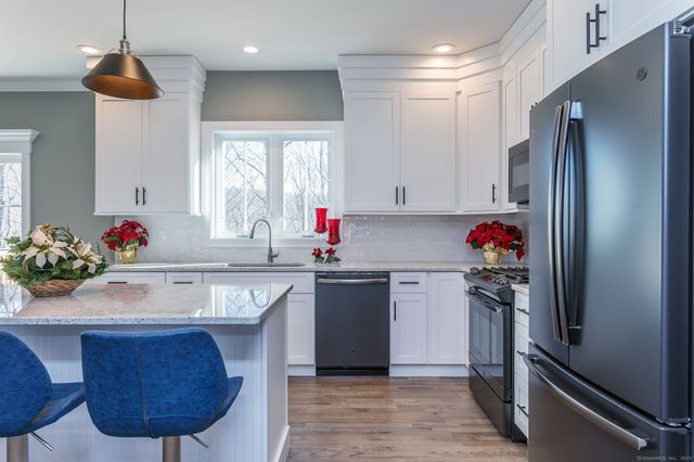 24 Deerwood Road, Oxford, CT 06478