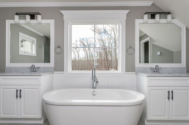 24 Deerwood Road, Oxford, CT 06478