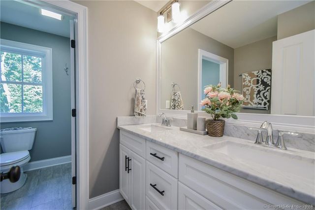 24 Deerwood Road, Oxford, CT 06478