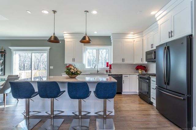 24 Deerwood Road, Oxford, CT 06478