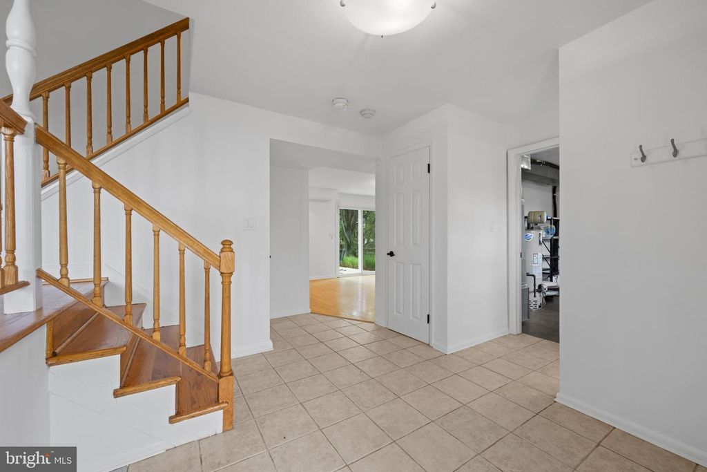 Image 11 of property listing at 1005 JAMIESON RD, Lutherville Timonium, MD 21093