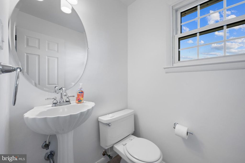 Image 12 of property listing at 1005 JAMIESON RD, Lutherville Timonium, MD 21093