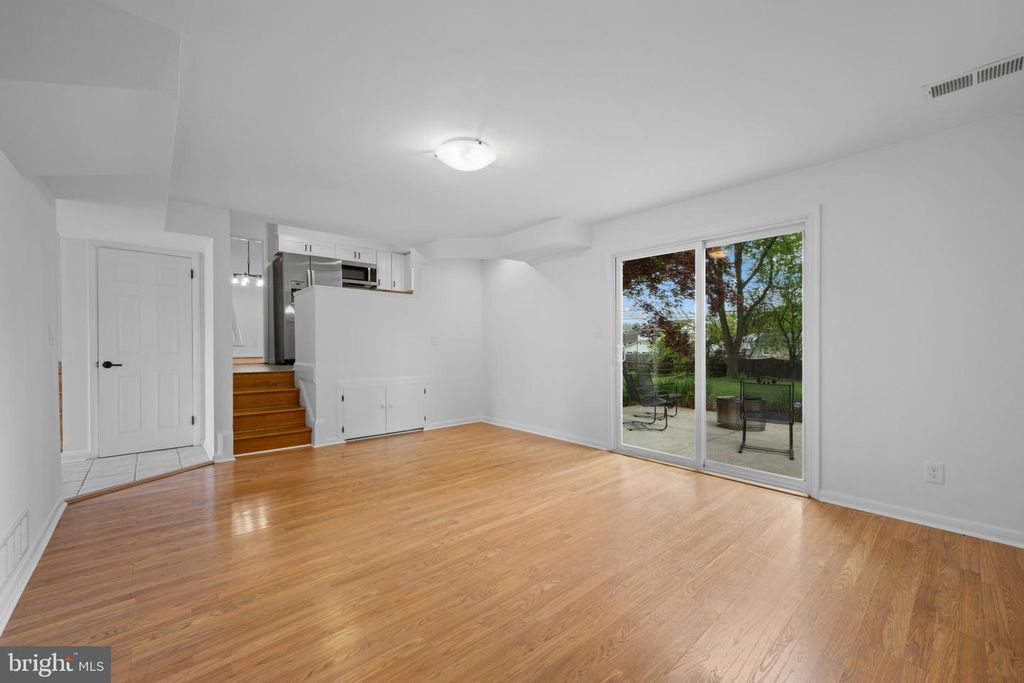 Image 16 of property listing at 1005 JAMIESON RD, Lutherville Timonium, MD 21093