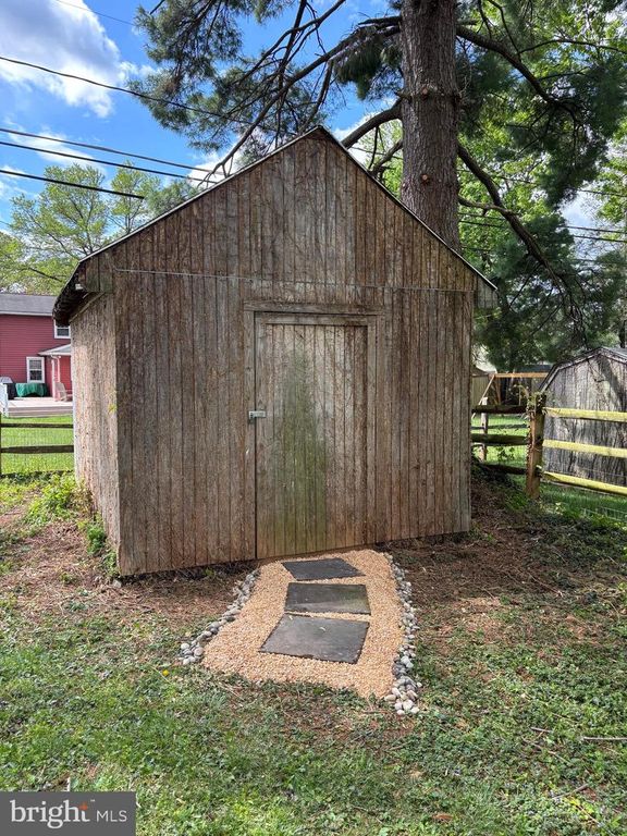 Image 38 of property listing at 1005 JAMIESON RD, Lutherville Timonium, MD 21093