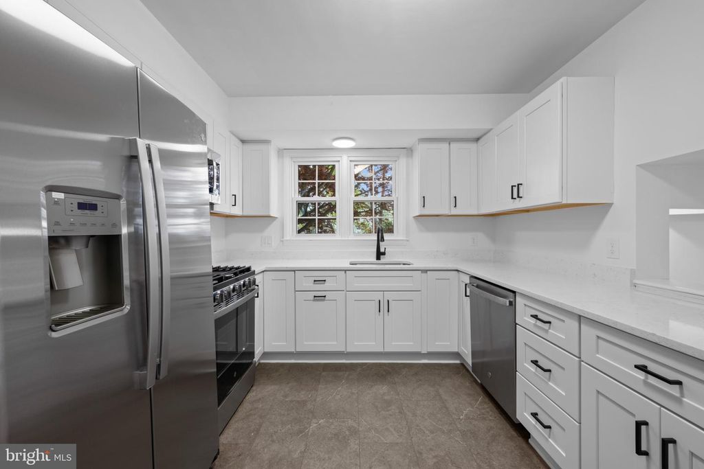 Image 4 of property listing at 1005 JAMIESON RD, Lutherville Timonium, MD 21093