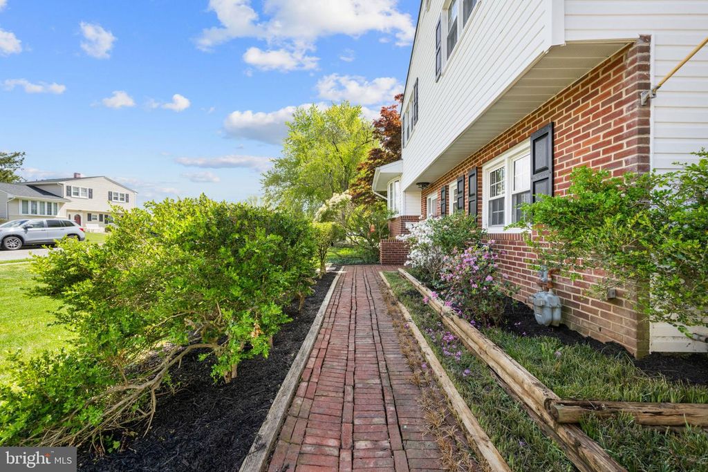 Image 8 of property listing at 1005 JAMIESON RD, Lutherville Timonium, MD 21093