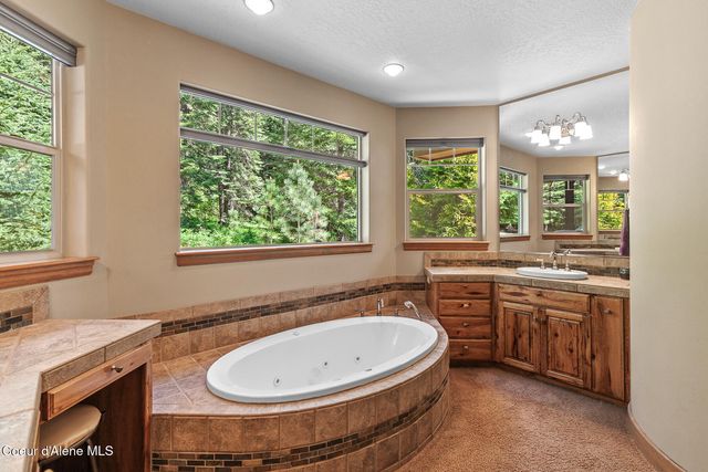 10938 W Twin Lakes RD, Rathdrum, ID 83858