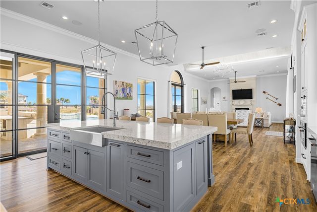 385 E Arbor Vista, Port O'connor, TX 77982