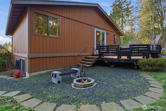 400 Falcon Court NE, Bremerton, WA 98311