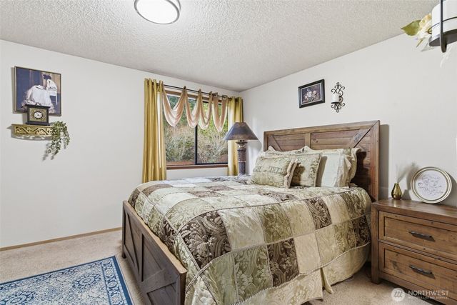 400 Falcon Court NE, Bremerton, WA 98311