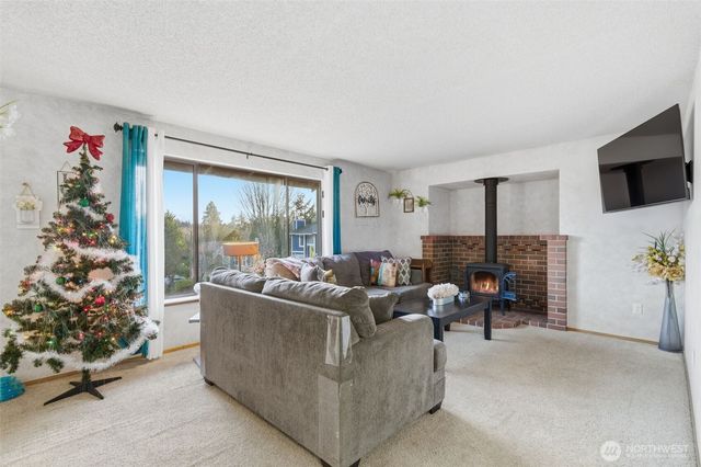 400 Falcon Court NE, Bremerton, WA 98311