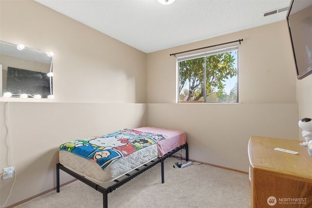 400 Falcon Court NE, Bremerton, WA 98311