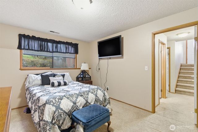 400 Falcon Court NE, Bremerton, WA 98311