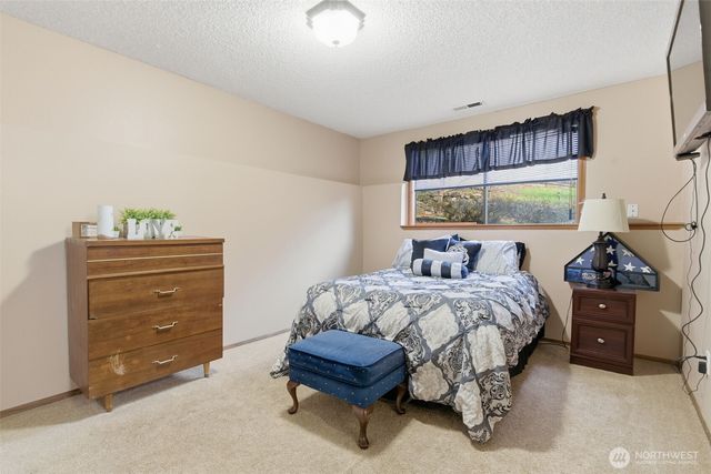 400 Falcon Court NE, Bremerton, WA 98311