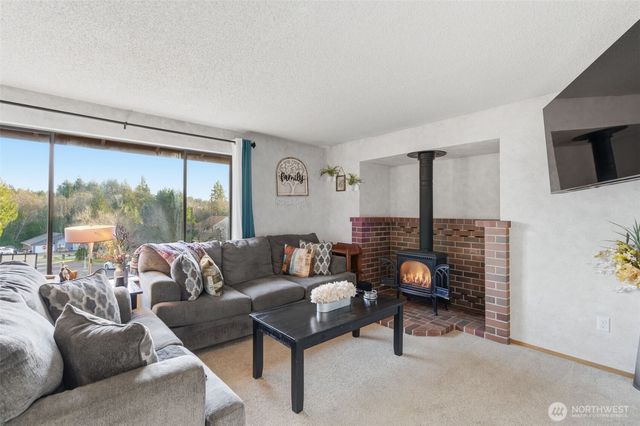 400 Falcon Court NE, Bremerton, WA 98311