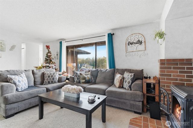 400 Falcon Court NE, Bremerton, WA 98311