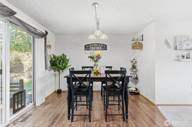 400 Falcon Court NE, Bremerton, WA 98311