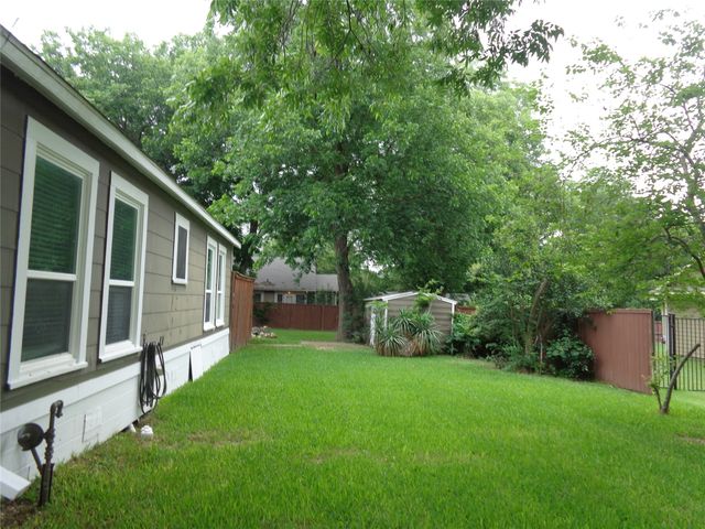 301 S 4th Street, Grandview, TX 76050