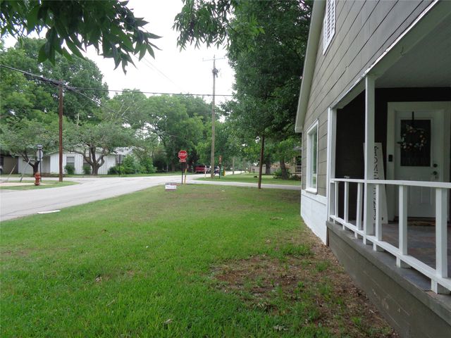 301 S 4th Street, Grandview, TX 76050