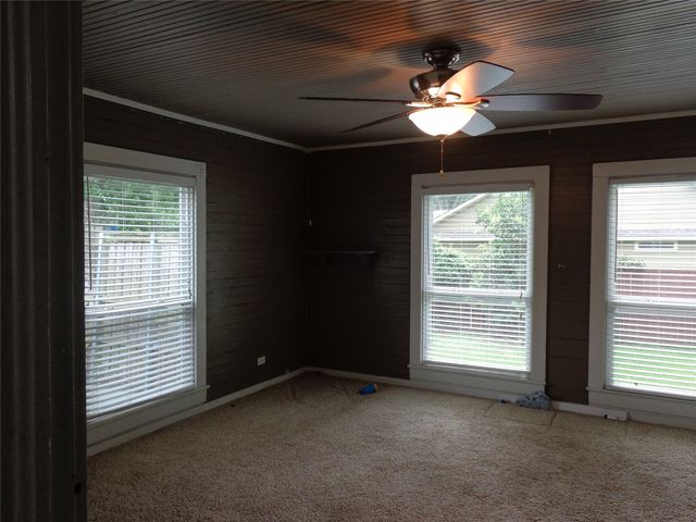 301 S 4th Street, Grandview, TX 76050
