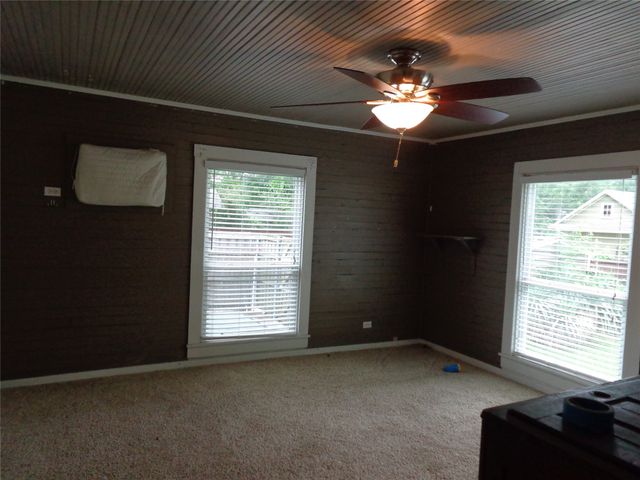 301 S 4th Street, Grandview, TX 76050