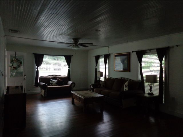 301 S 4th Street, Grandview, TX 76050