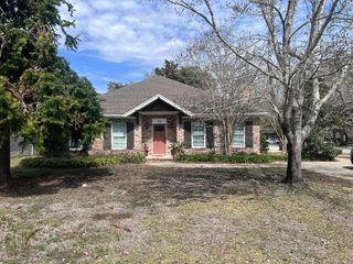 318 Chicago Avenue, Valparaiso, FL 32580