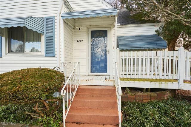 1225 Belleflower Road, Akron, OH 44307