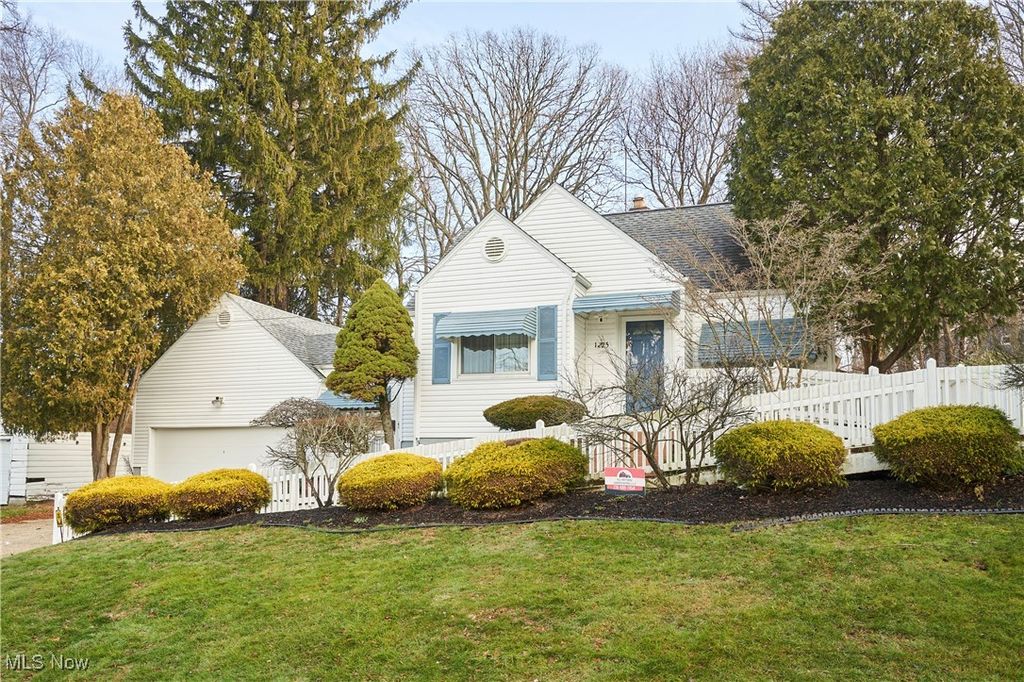 1225 Belleflower Road, Akron, OH 44307