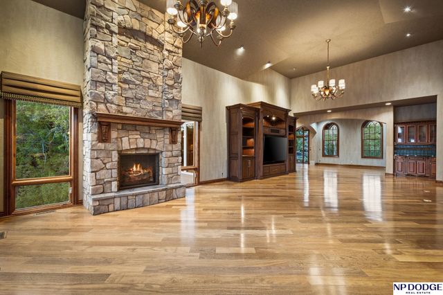 21509 Ridgewood Road, Elkhorn, NE 68022