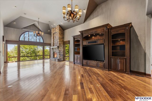 21509 Ridgewood Road, Elkhorn, NE 68022