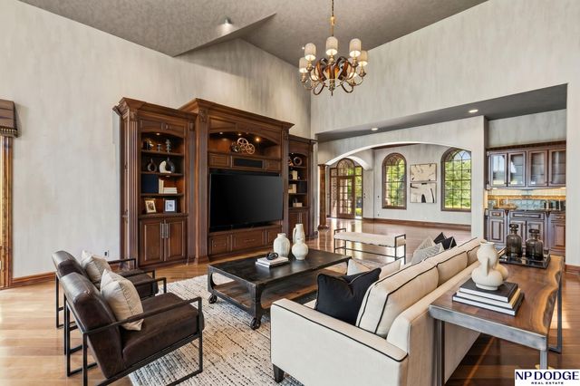 21509 Ridgewood Road, Elkhorn, NE 68022