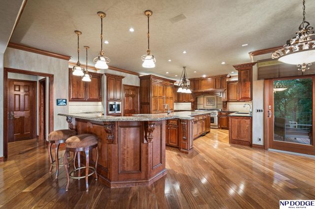 21509 Ridgewood Road, Elkhorn, NE 68022