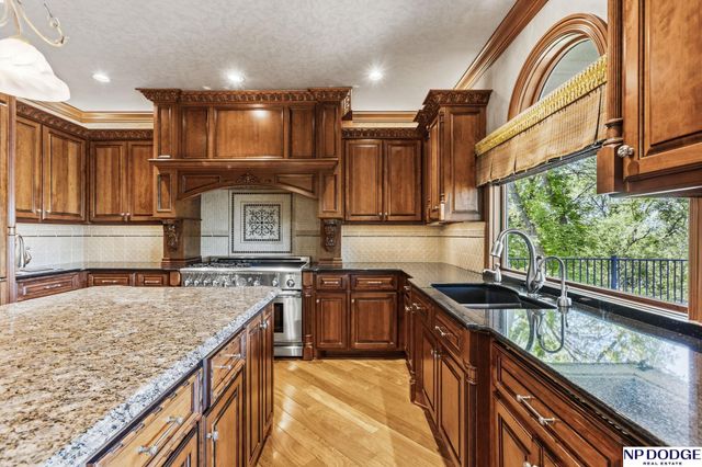 21509 Ridgewood Road, Elkhorn, NE 68022