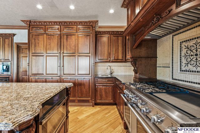 21509 Ridgewood Road, Elkhorn, NE 68022