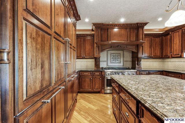 21509 Ridgewood Road, Elkhorn, NE 68022