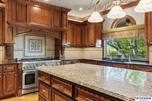 21509 Ridgewood Road, Elkhorn, NE 68022
